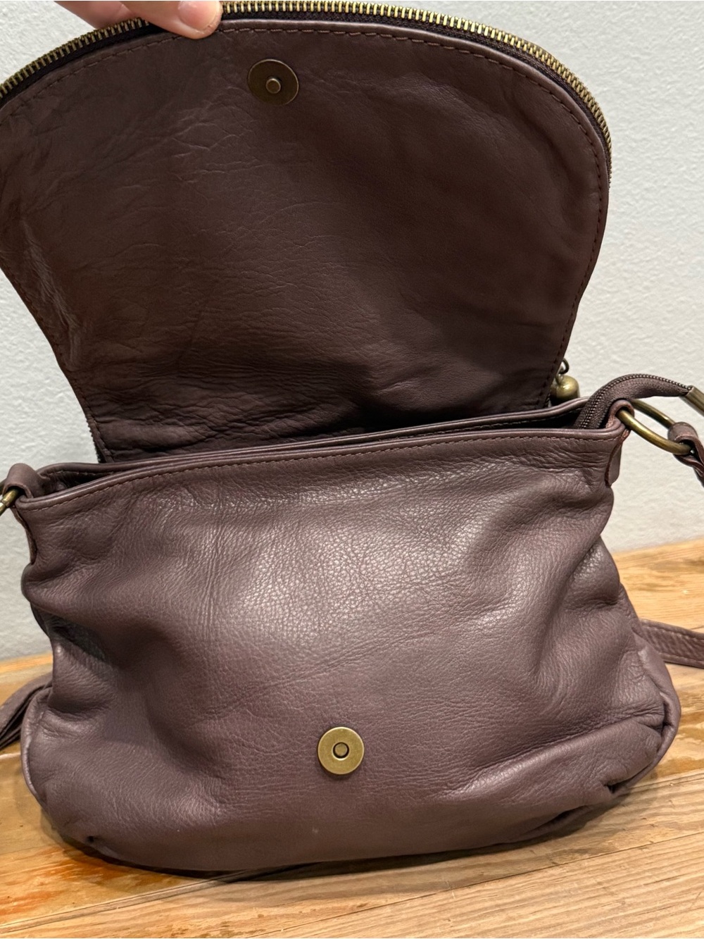 Vera Pelle Italy Dark Eggplant Soft Leather Crossbody Sling Bag Tassel Italy - Picture 3 of 9